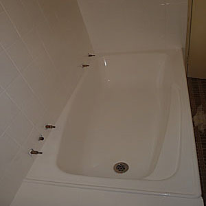 After - Bathtub GlazeMaster Resurfacing